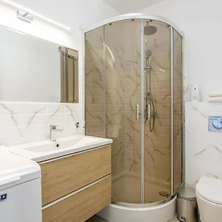 Na Wyspie - Park - Parking سفينويتشي